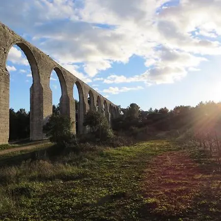 L'Enclos De L'Aqueduc Castries